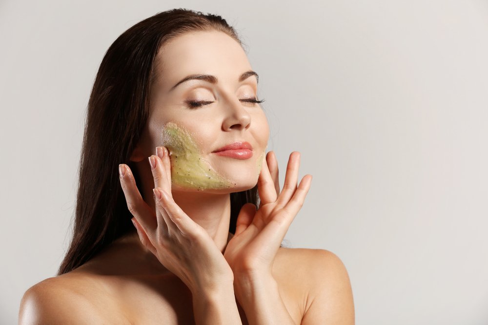 Exfoliate and Radiate: Natural Ways to Enhance Your Glow