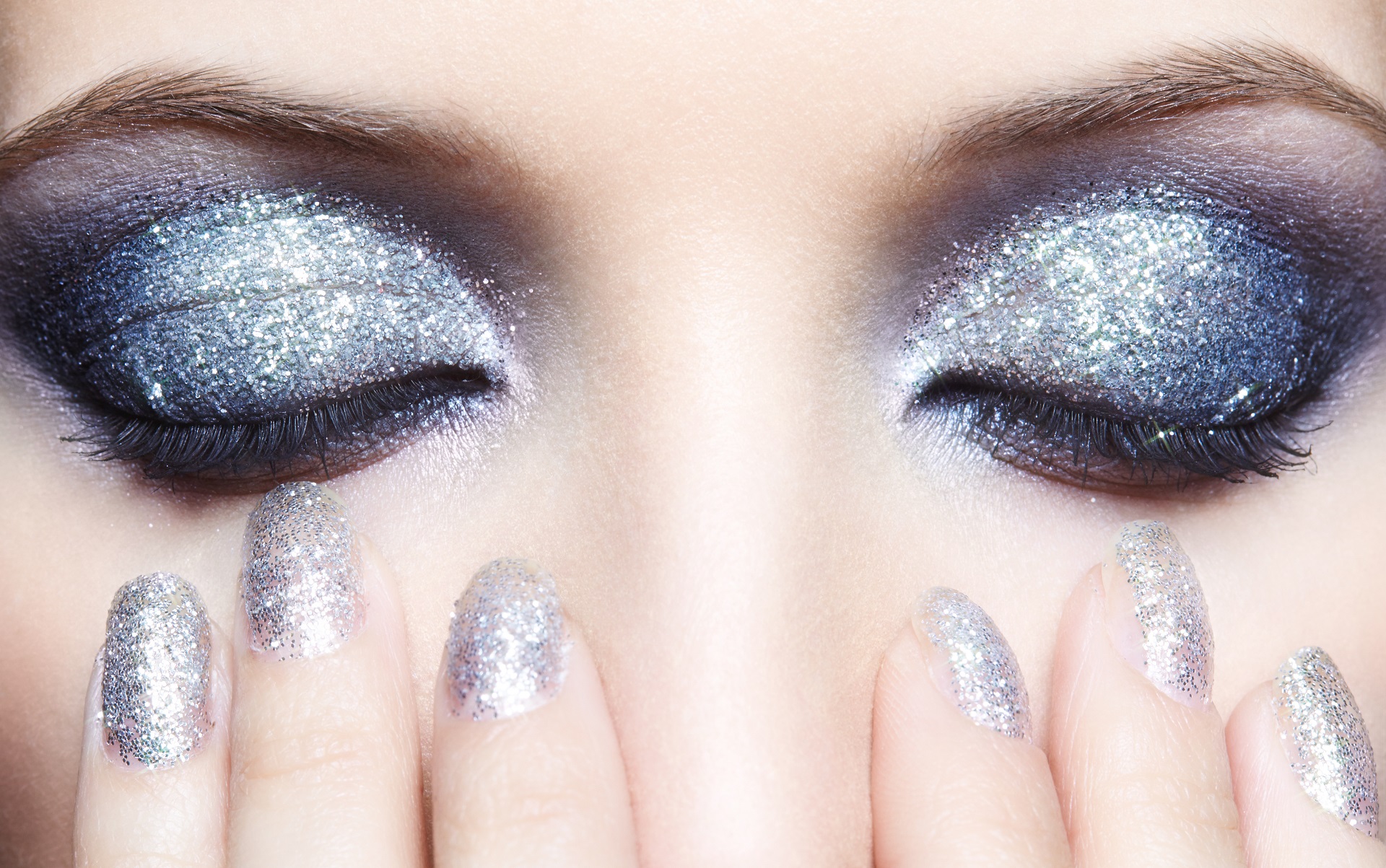 glitter-eyes-and-nails-online-makeup-course-The-Centre-Of-Wellness