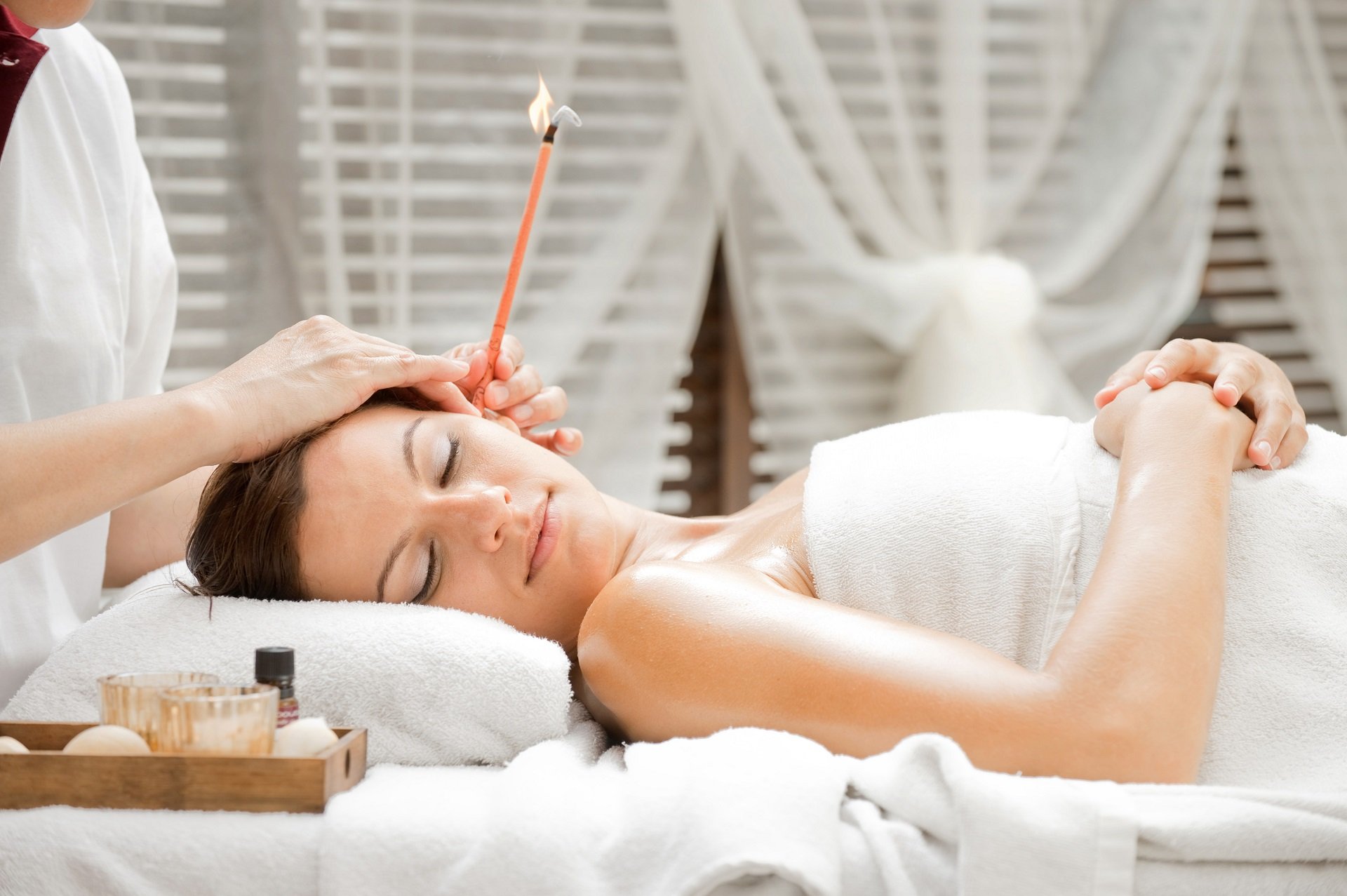 spa-the-benefits-of-ear-candling