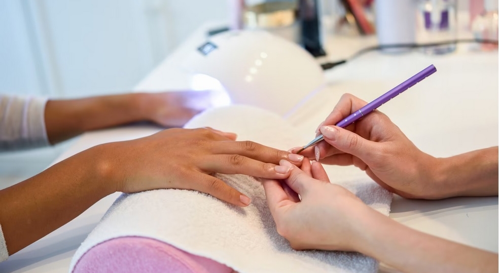 What Is A Spa Manicure?