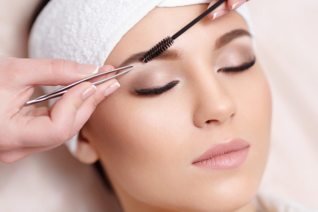 Elevate Your Brow Game: Online Lash And Brow Tinting Courses