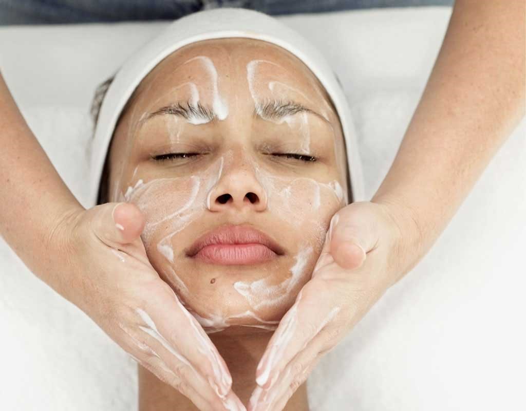 Explore The World Of Online Facials Courses: Dive In Today!