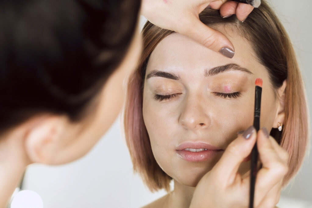 Why Every Beauty Enthusiast Should Consider Online Brow Waxing Courses