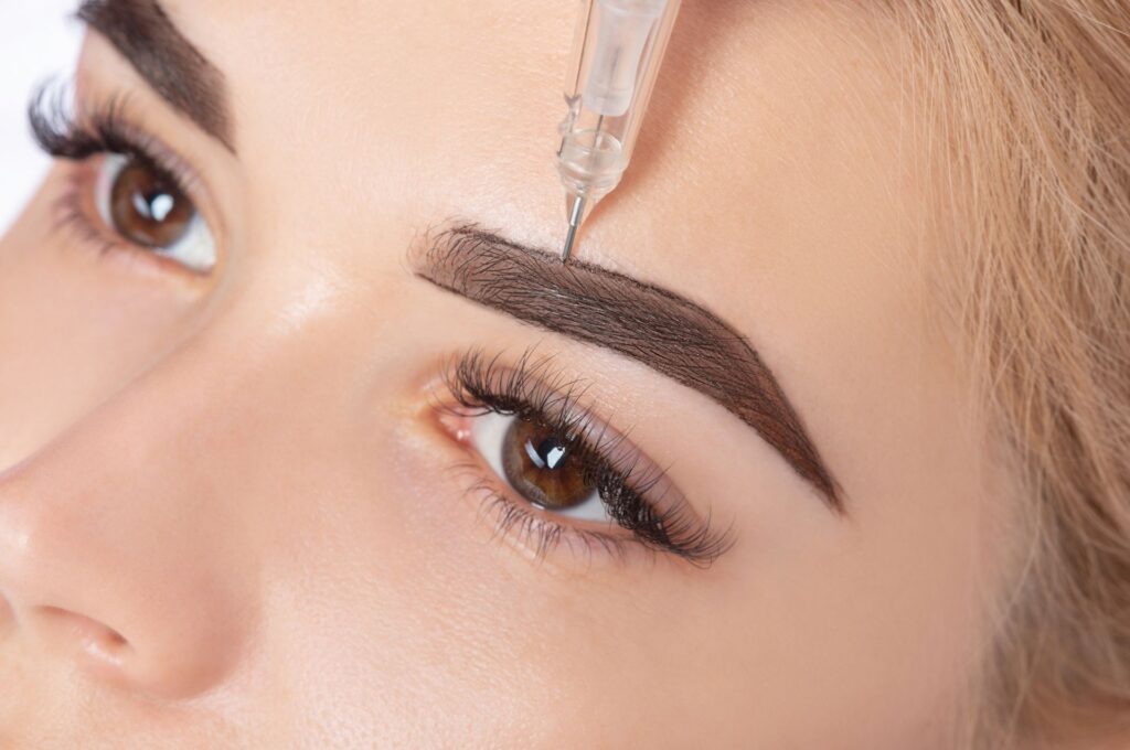 Enhance Your Eyes With Online Lash And Brow Tinting Courses